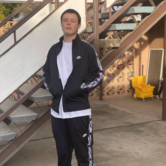 Meet your Posher, David - Picture 1 of 1